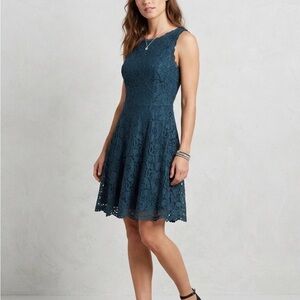 Elegant Lace Sleeveless Cocktail Dress - Teal